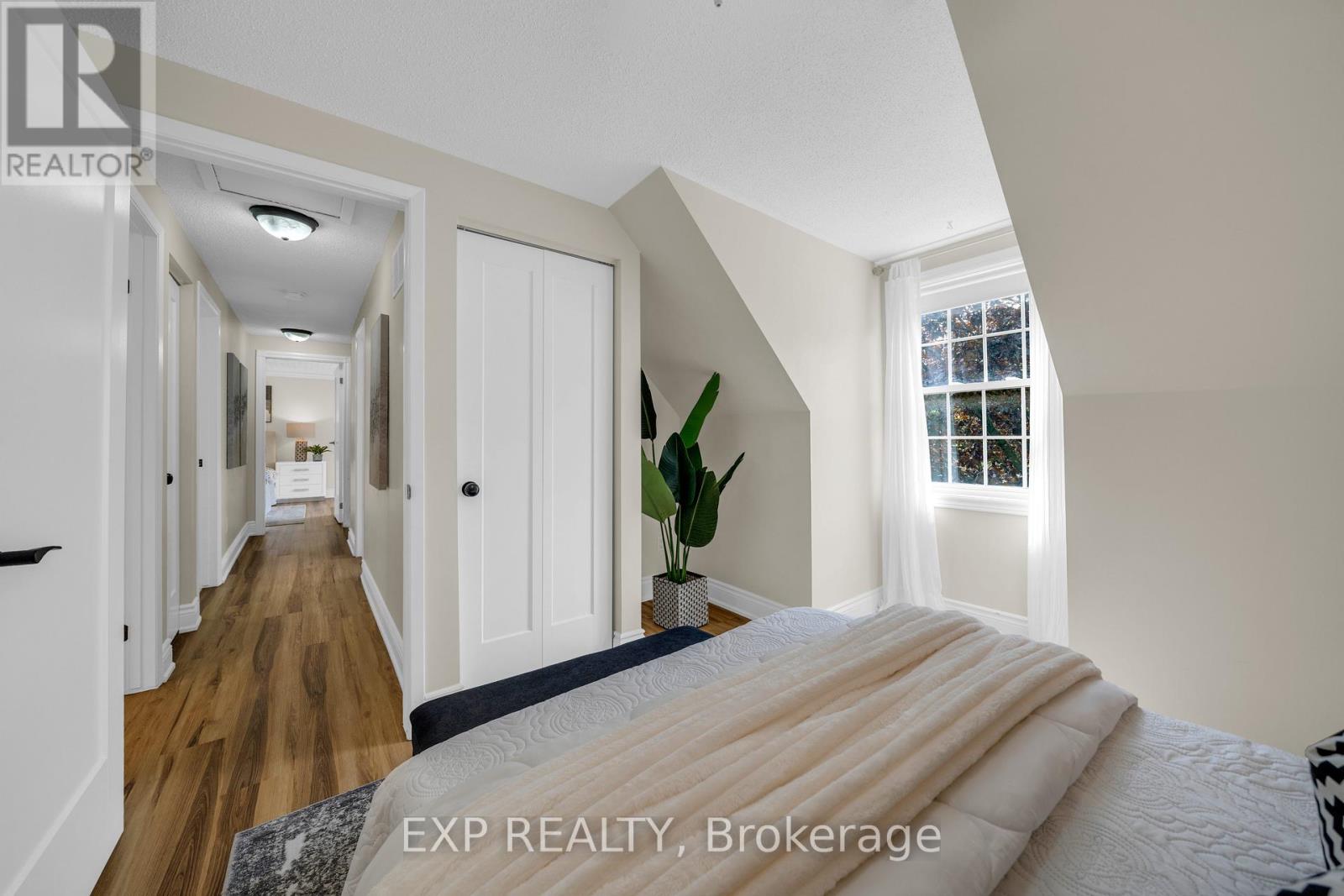 26 PEACHTREE CRESCENT - 27