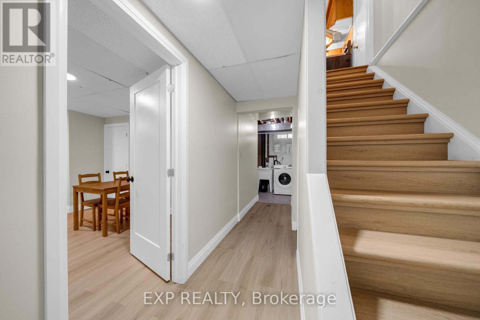 26 PEACHTREE CRESCENT - 28