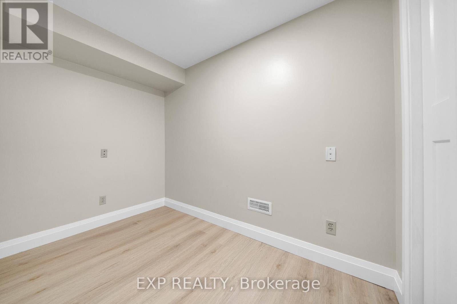 26 PEACHTREE CRESCENT - 29