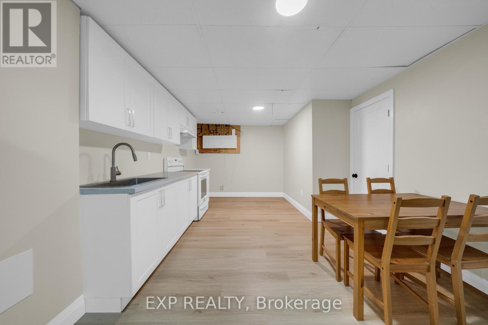 26 PEACHTREE CRESCENT - 31