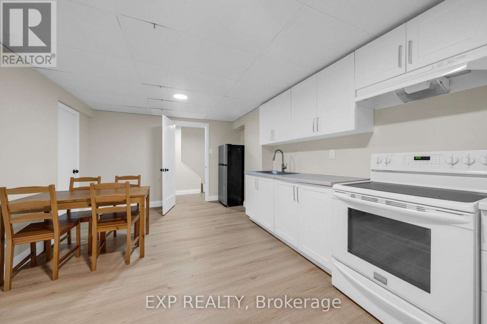 26 PEACHTREE CRESCENT - 32