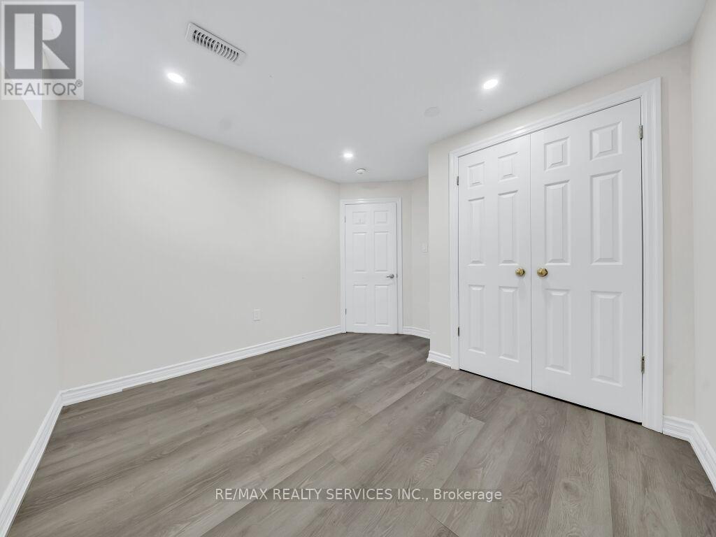 15 LOCKBURN CRESCENT - 30
