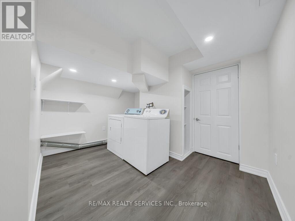 15 LOCKBURN CRESCENT - 32