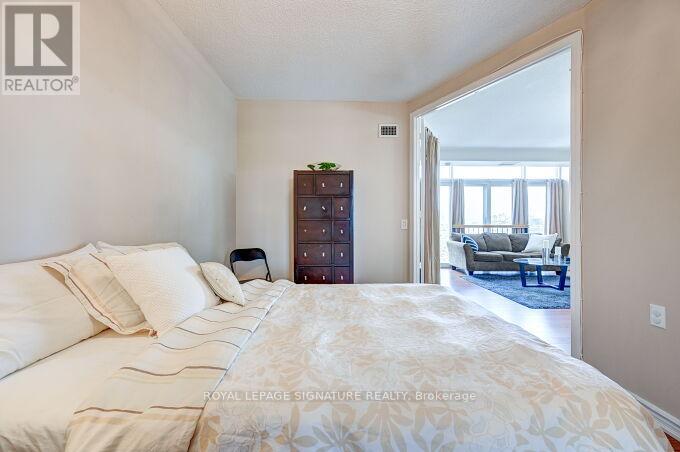 #403 200 BURNHAMTHORPE ROAD - 30