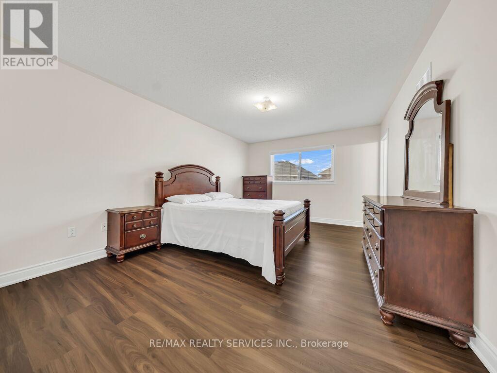 15 LOCKBURN CRESCENT - 17