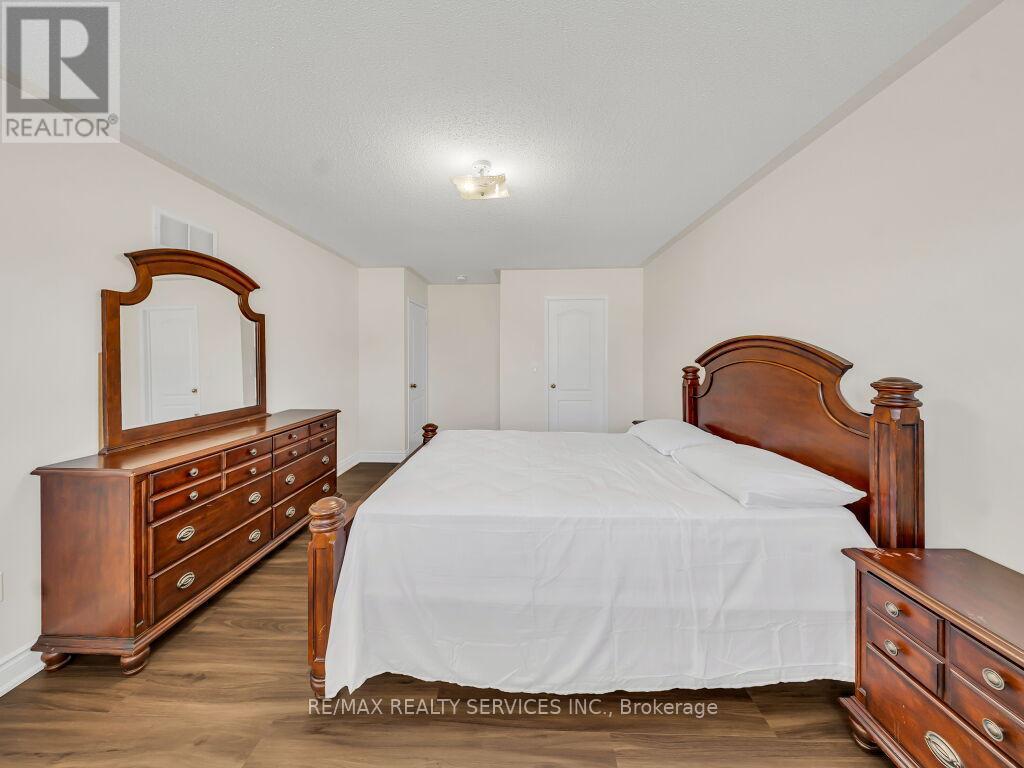 15 LOCKBURN CRESCENT - 19