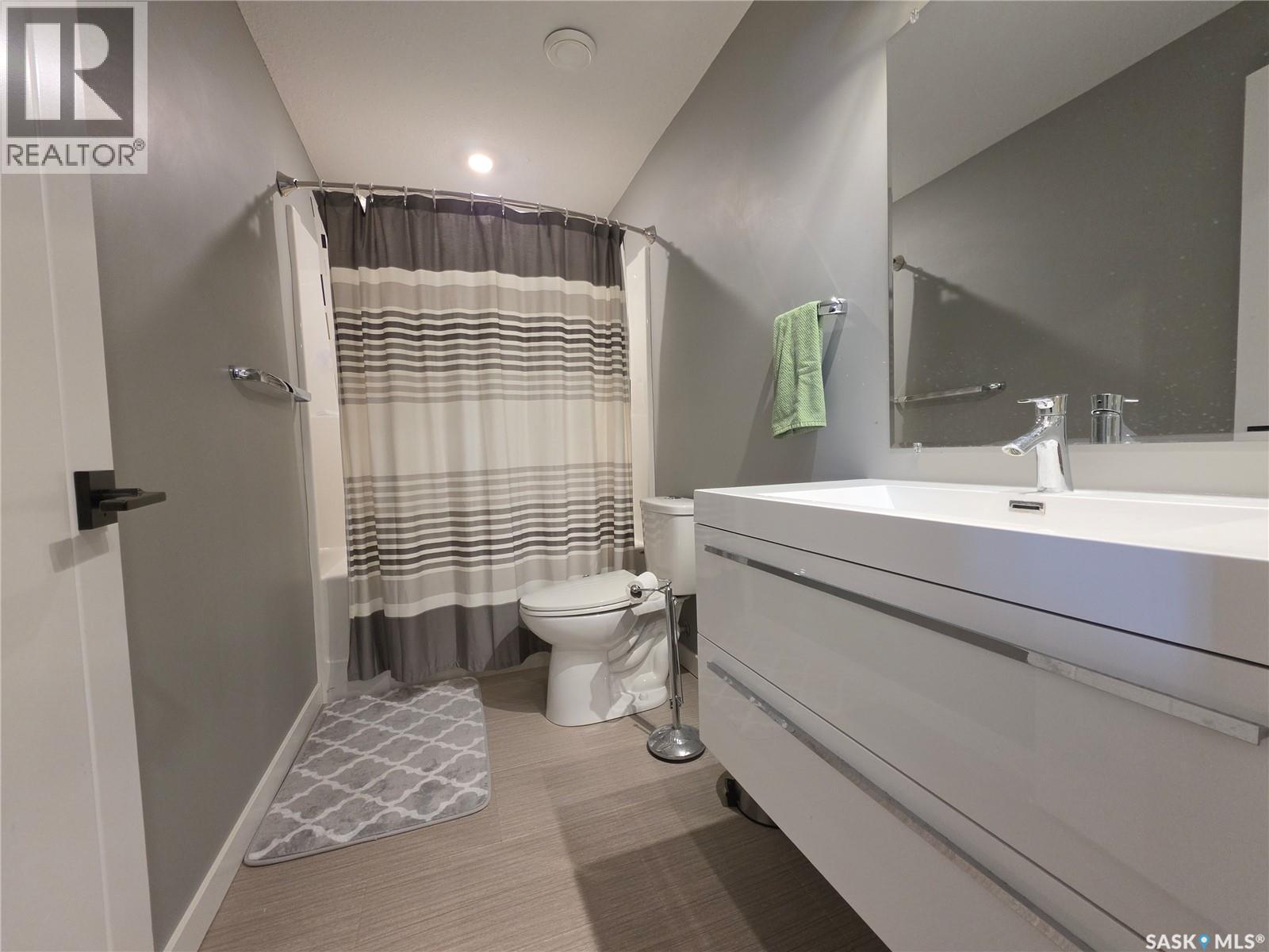 9 Carl DRIVE - 18