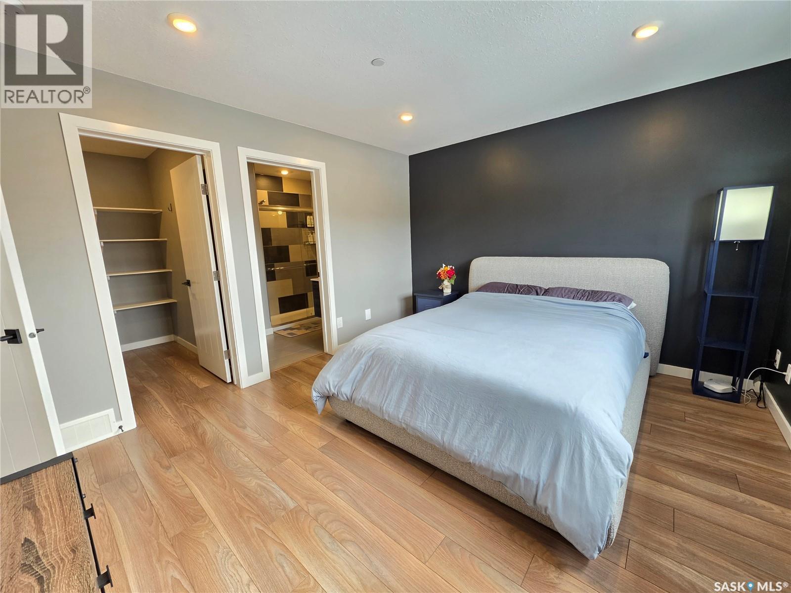 9 Carl DRIVE - 8