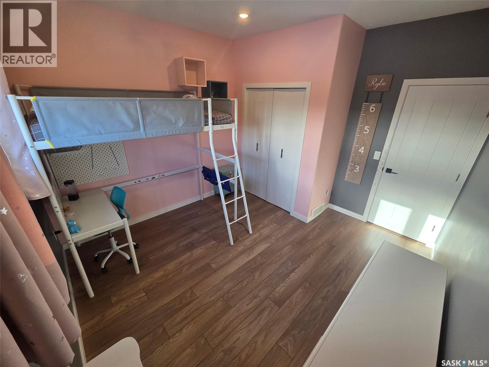 9 Carl DRIVE - 12