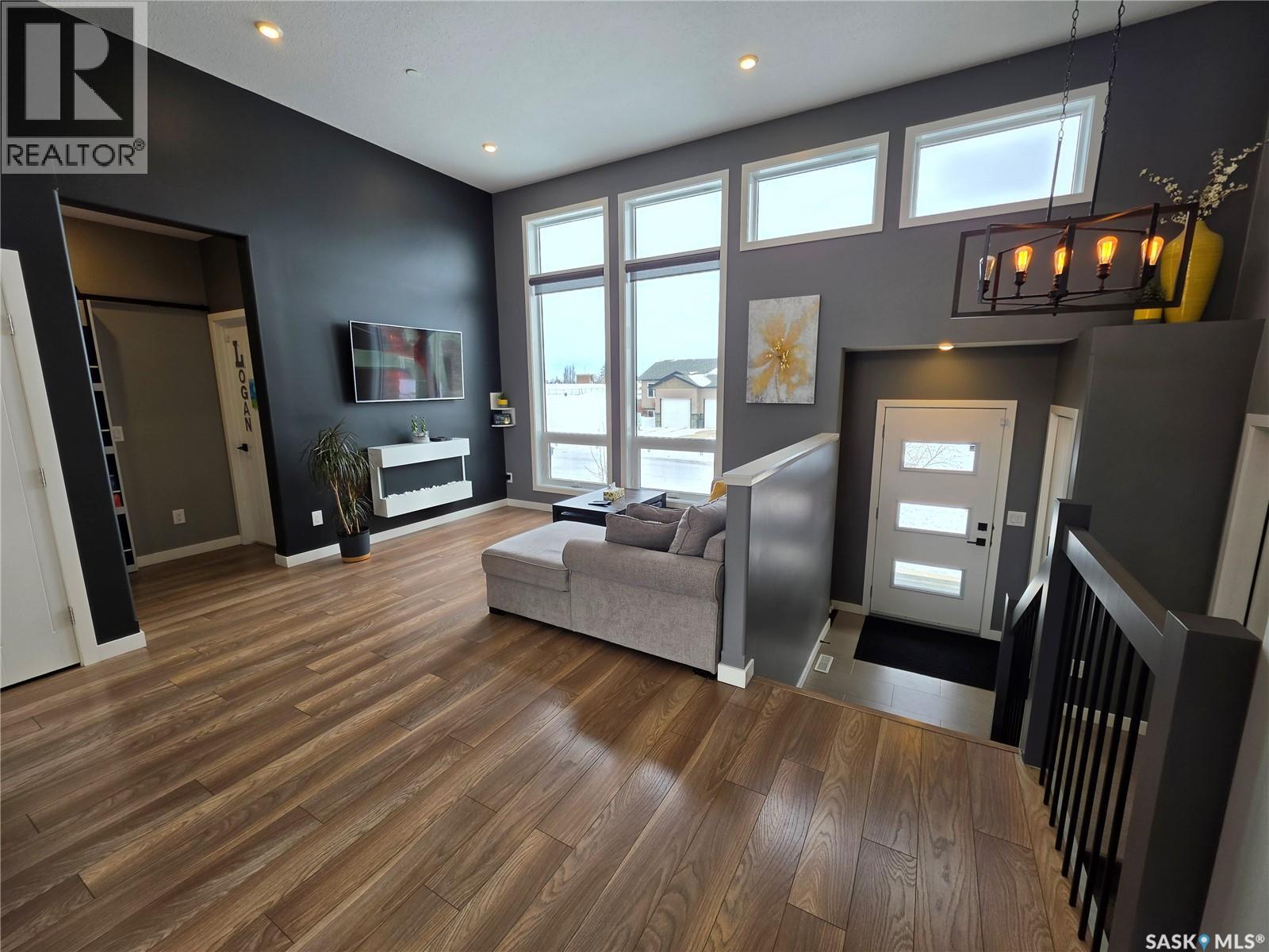 9 Carl DRIVE - 6