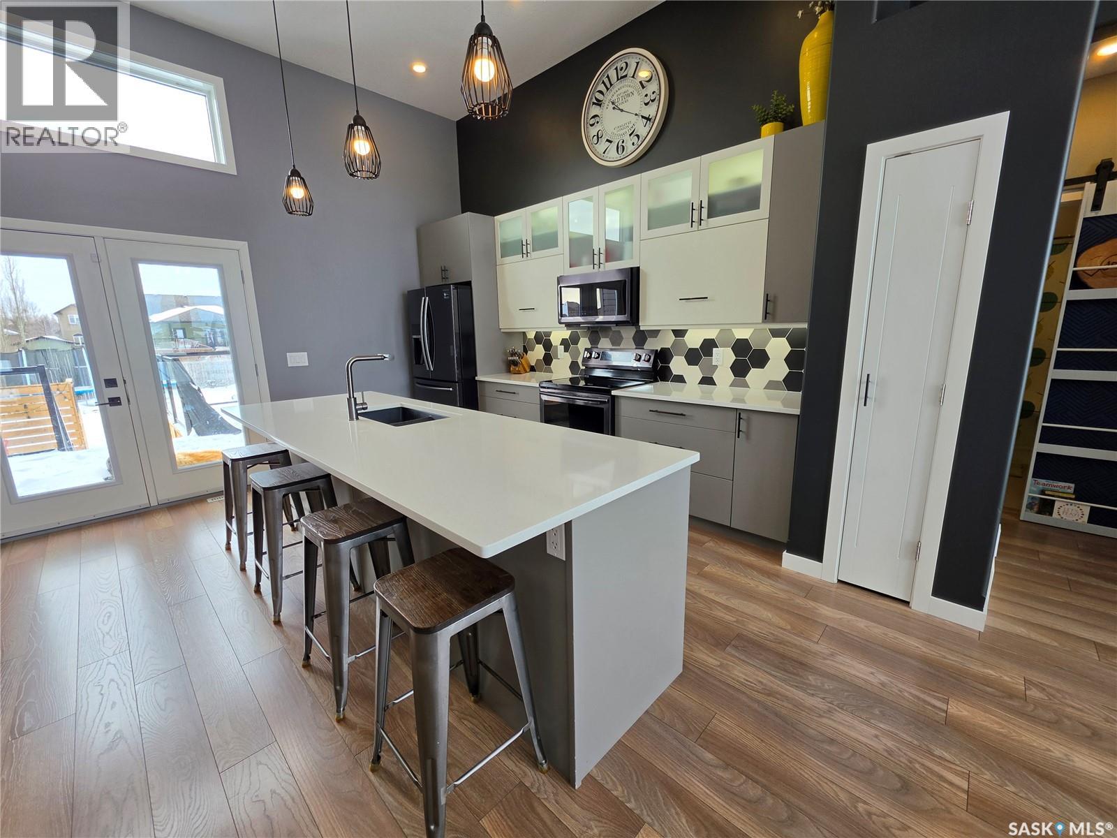 9 Carl DRIVE - 2