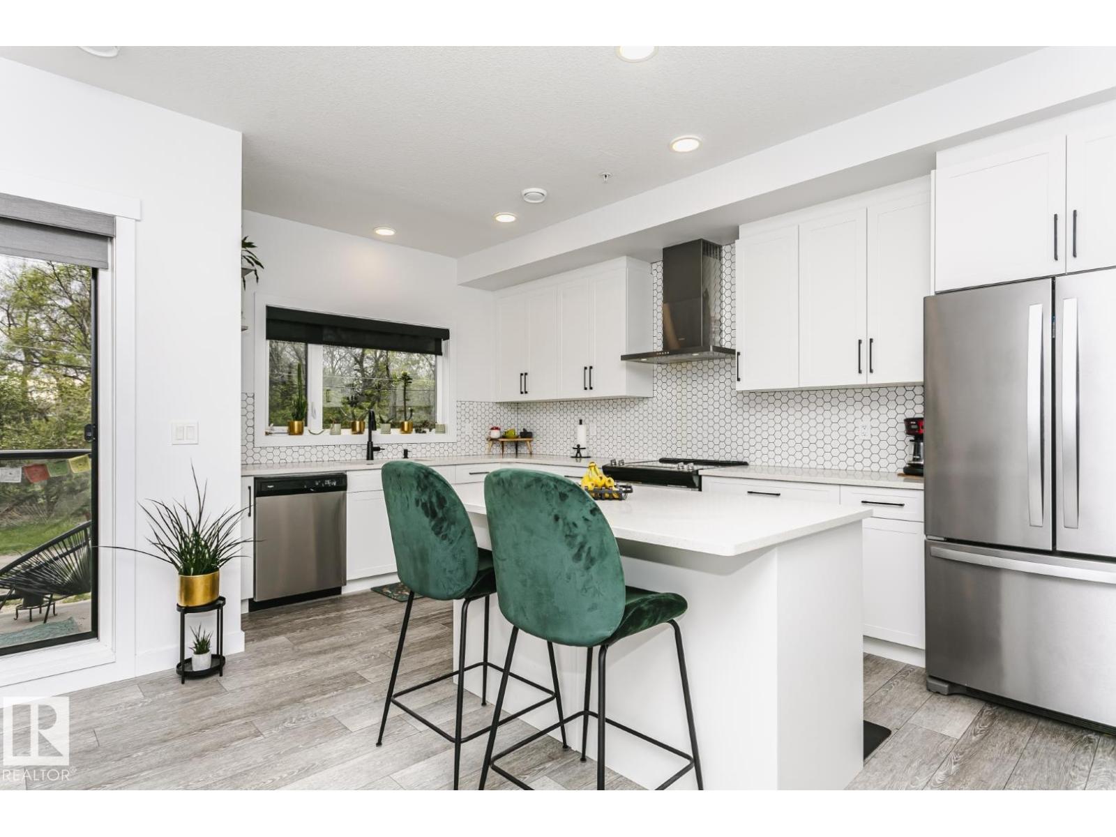 9737 101 ST NW - 11
