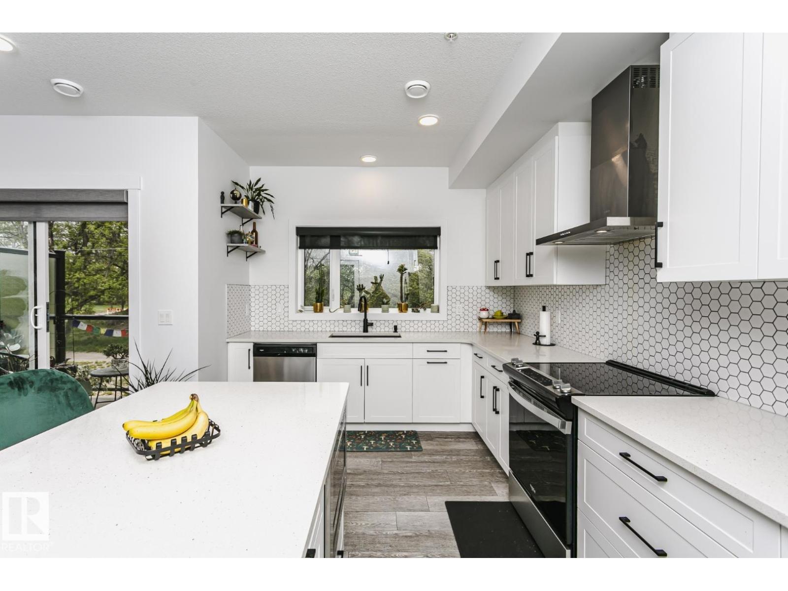 9737 101 ST NW - 15