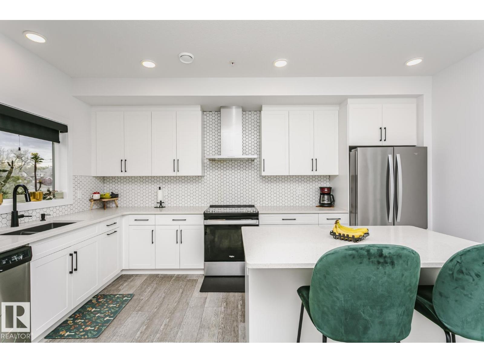 9737 101 ST NW - 17