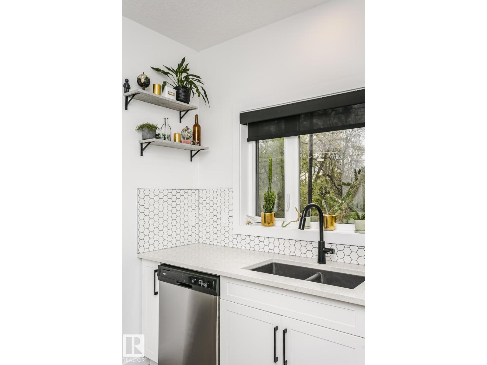 9737 101 ST NW - 19