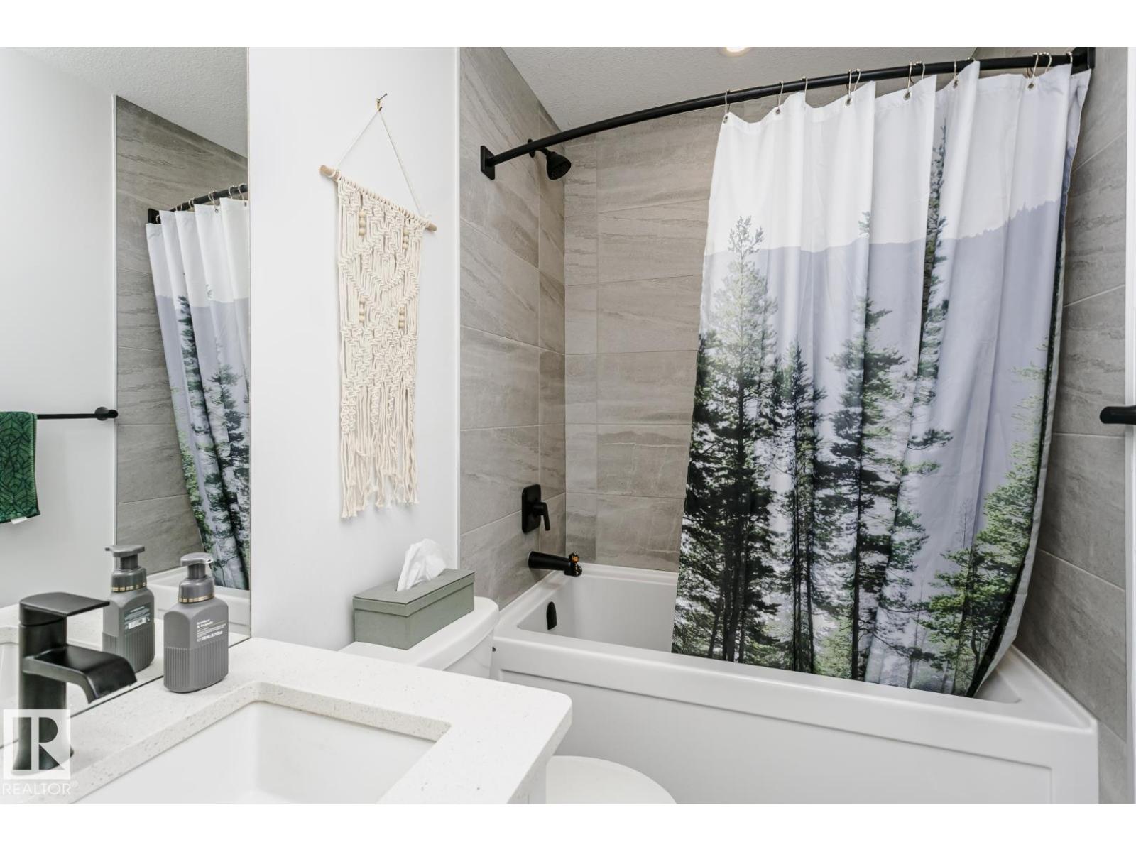 9737 101 ST NW - 32