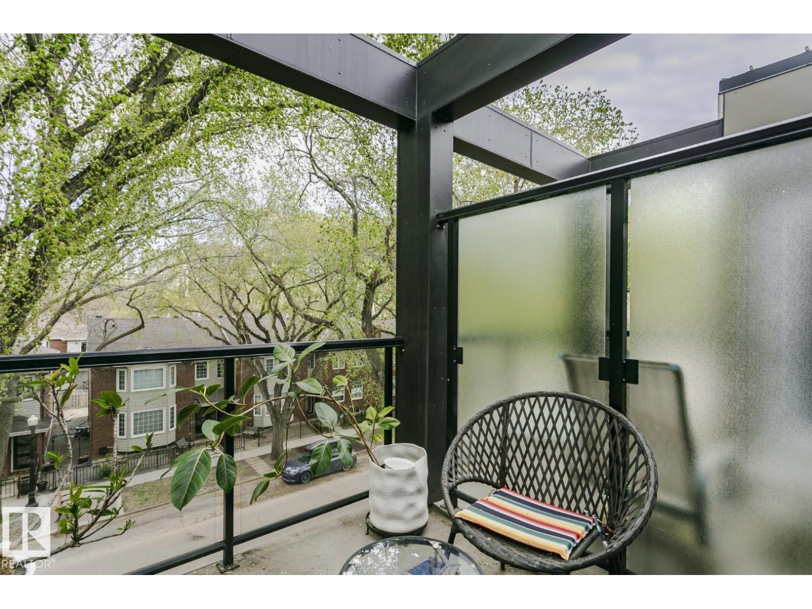 9737 101 ST NW - 48