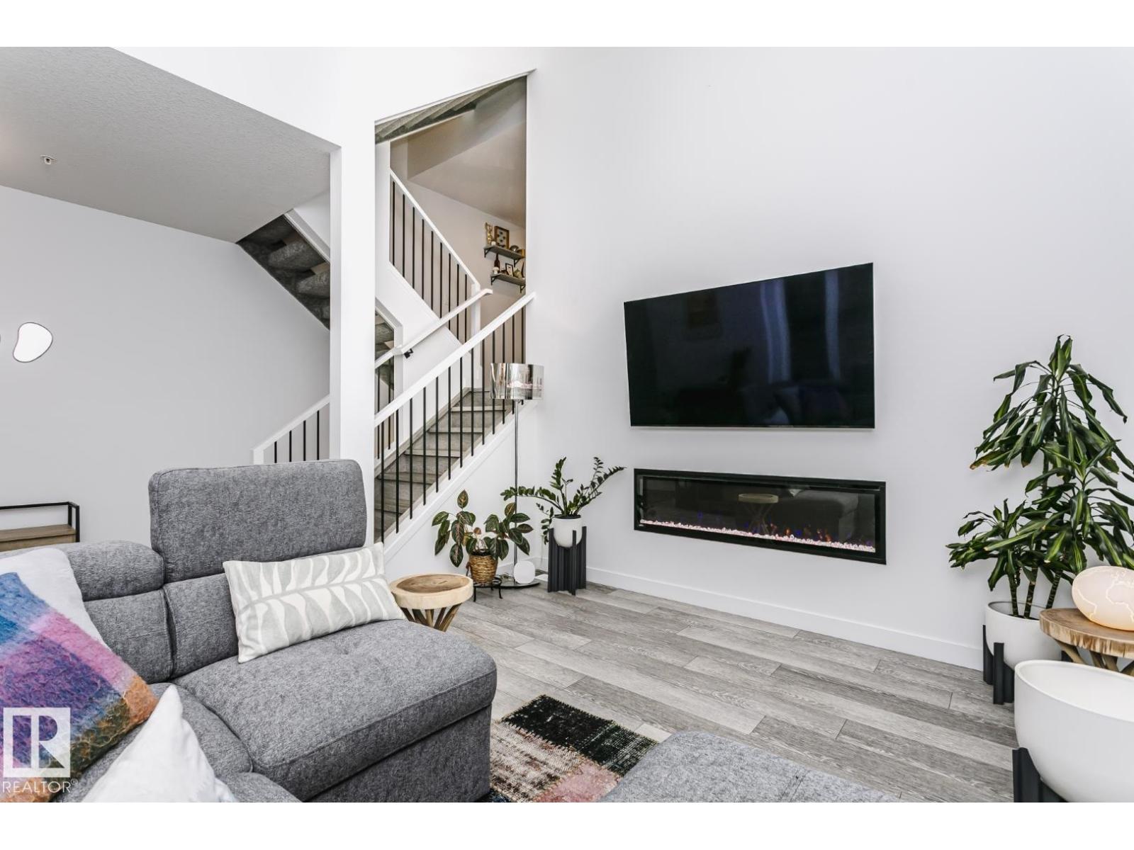 9737 101 ST NW - 7