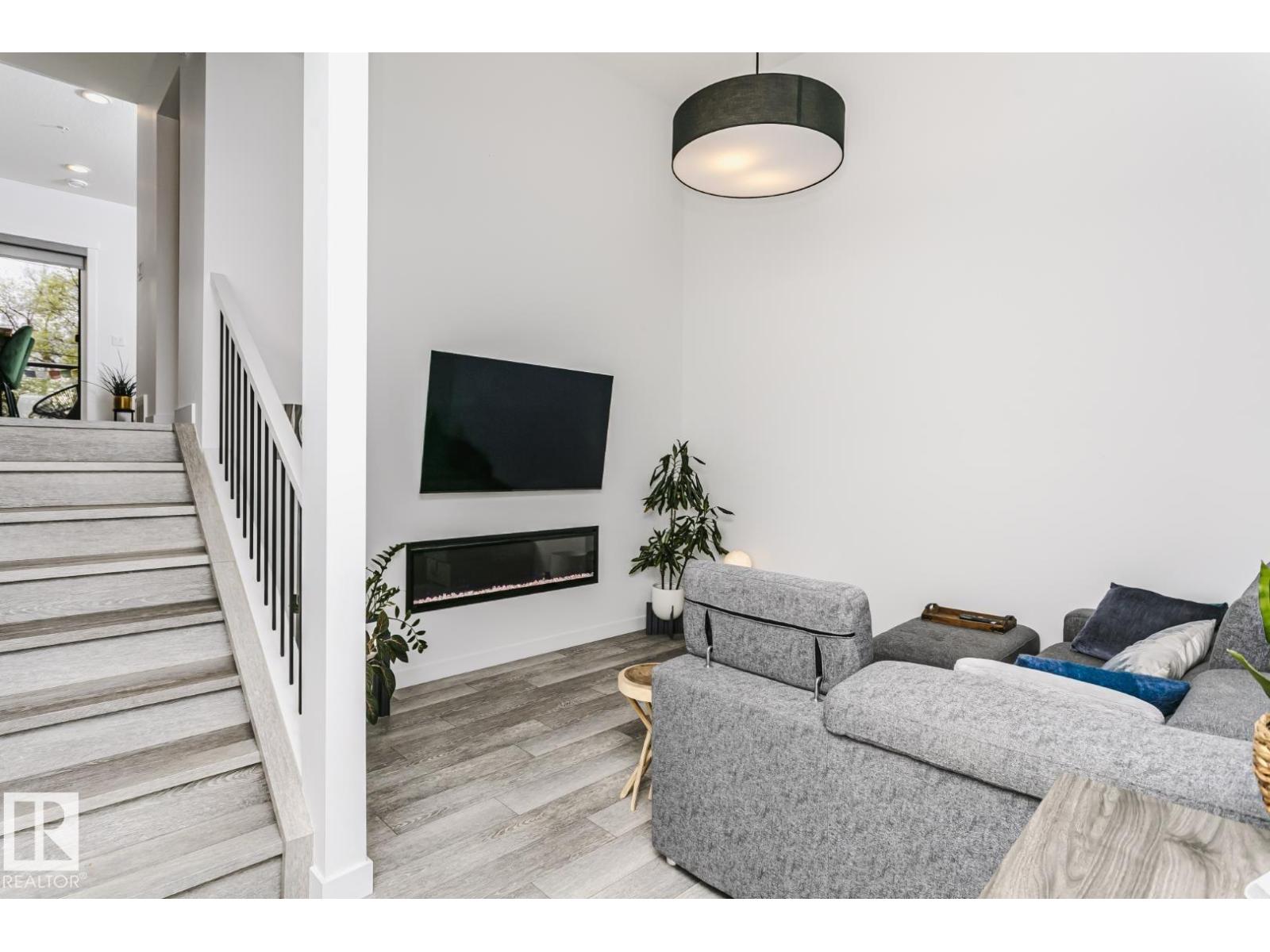 9737 101 ST NW - 8