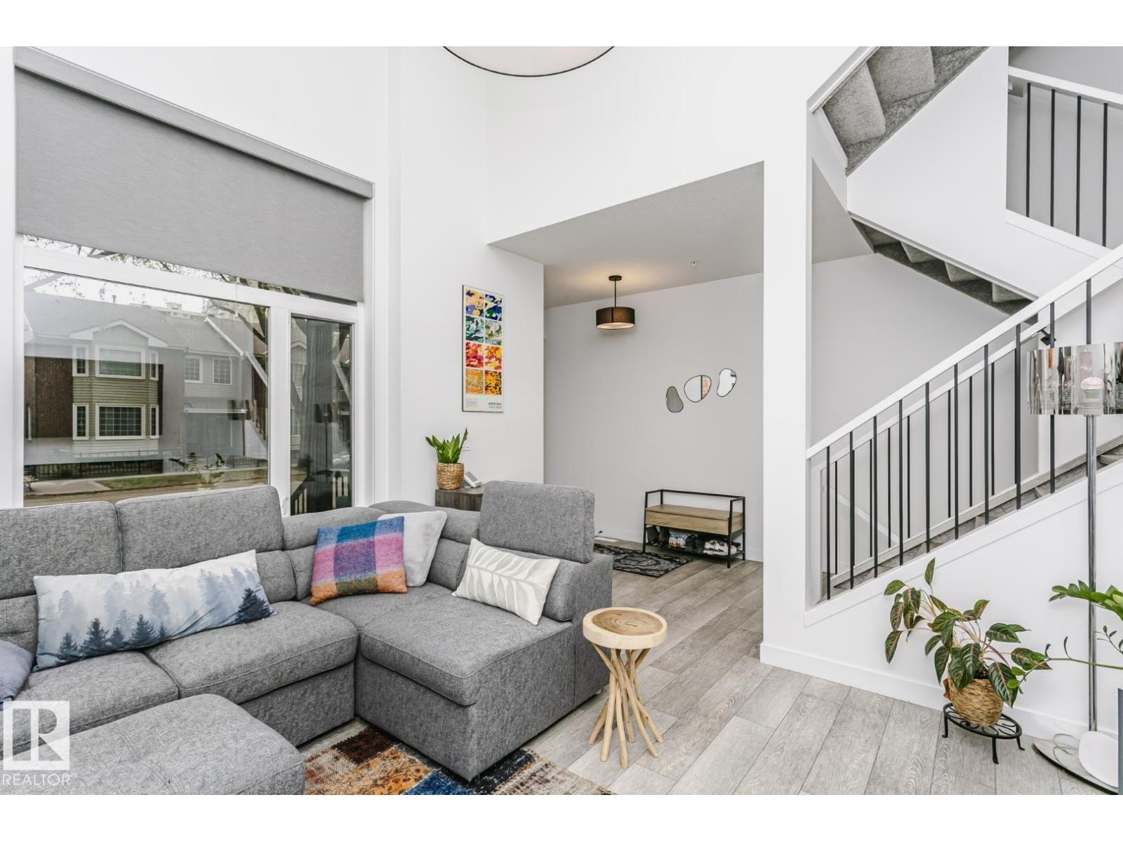9737 101 ST NW - 9