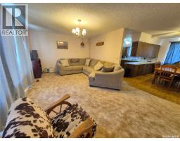 Living room - 10 Yandeau Crescent, Radville, SK S0C2G0 Photo 9
