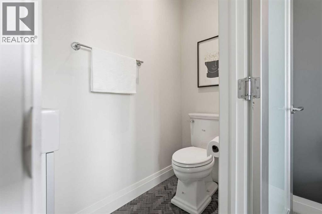 2109 20 Avenue SW - 26