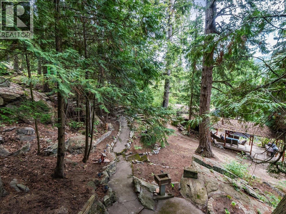 2927 UPPER LEVELS Road, Robson