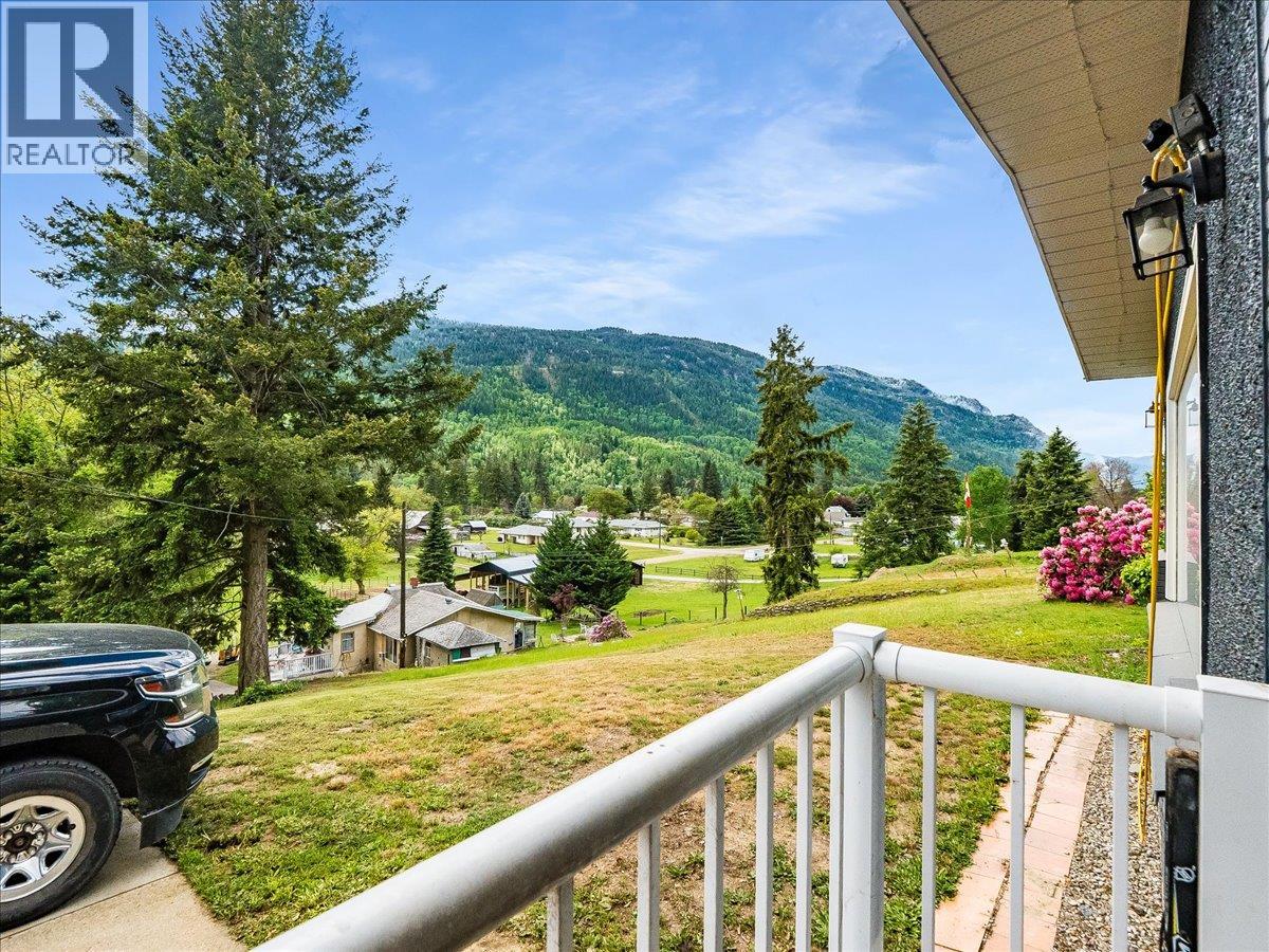 2927 UPPER LEVELS Road, Robson