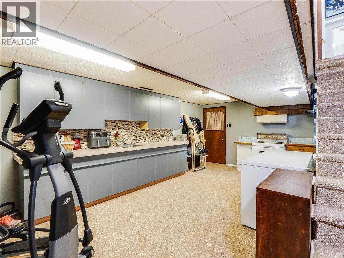2927 UPPER LEVELS Road, Robson