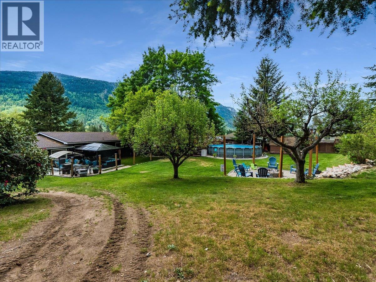 2927 UPPER LEVELS Road, Robson