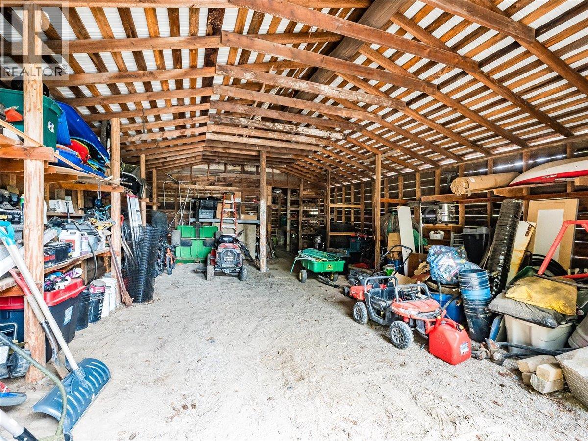2927 UPPER LEVELS Road, Robson