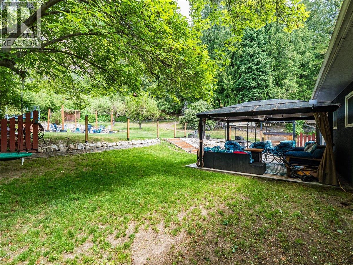 2927 UPPER LEVELS Road, Robson