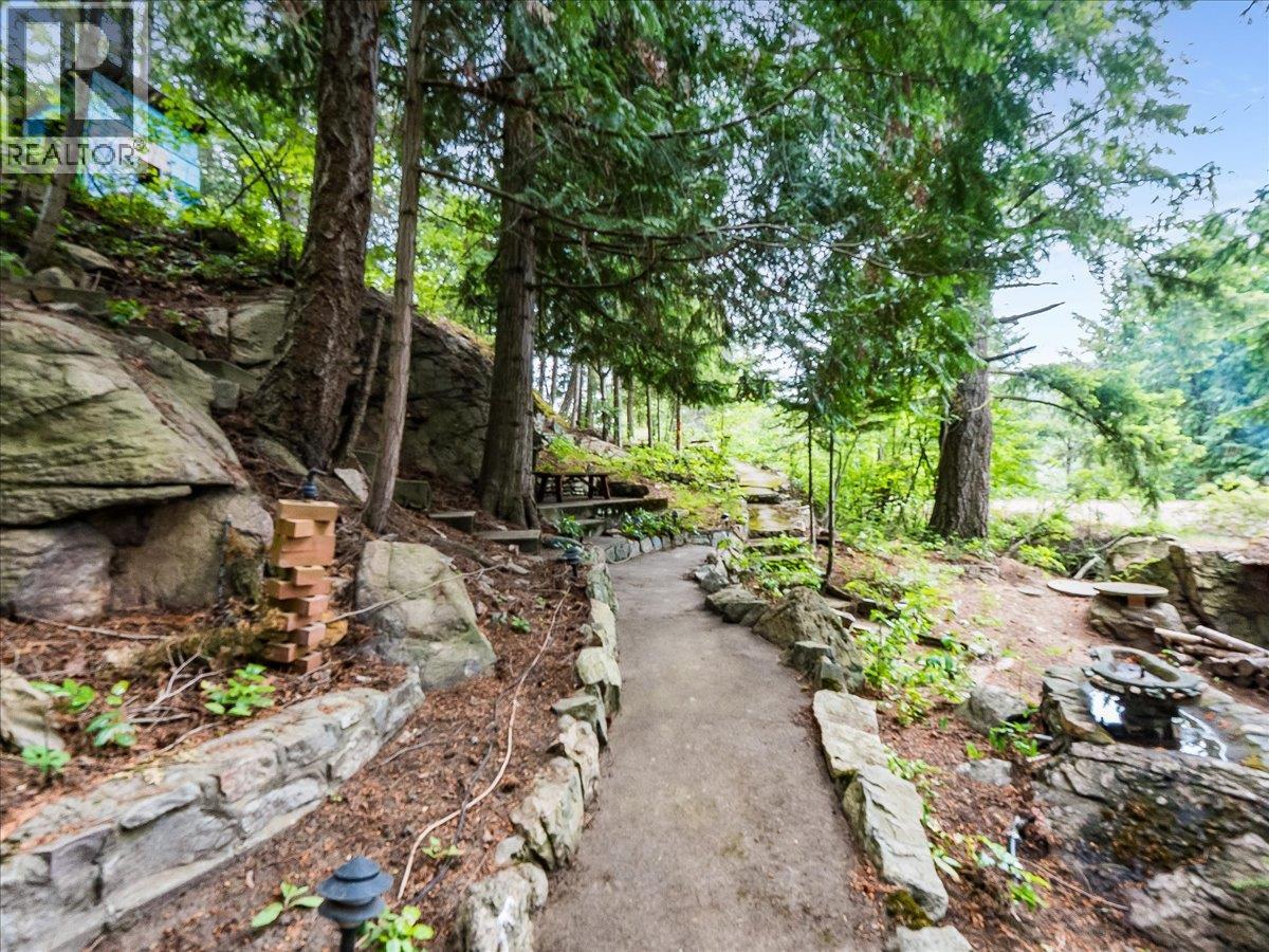 2927 UPPER LEVELS Road, Robson