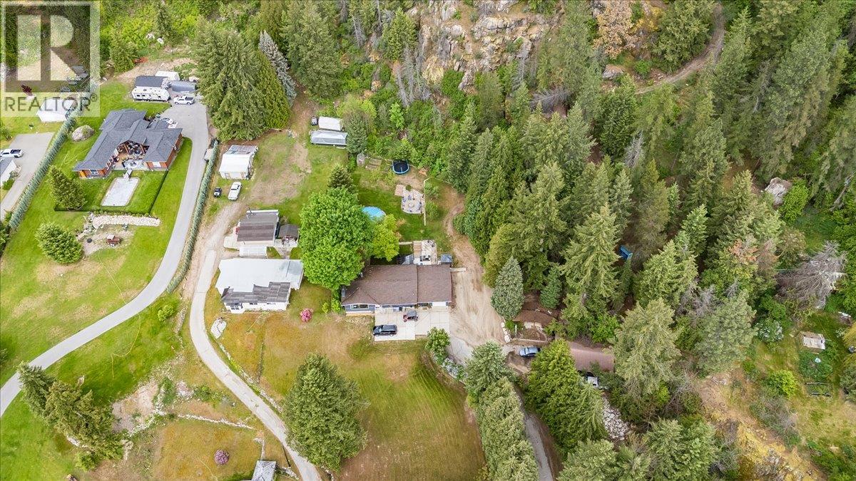 2927 UPPER LEVELS Road, Robson