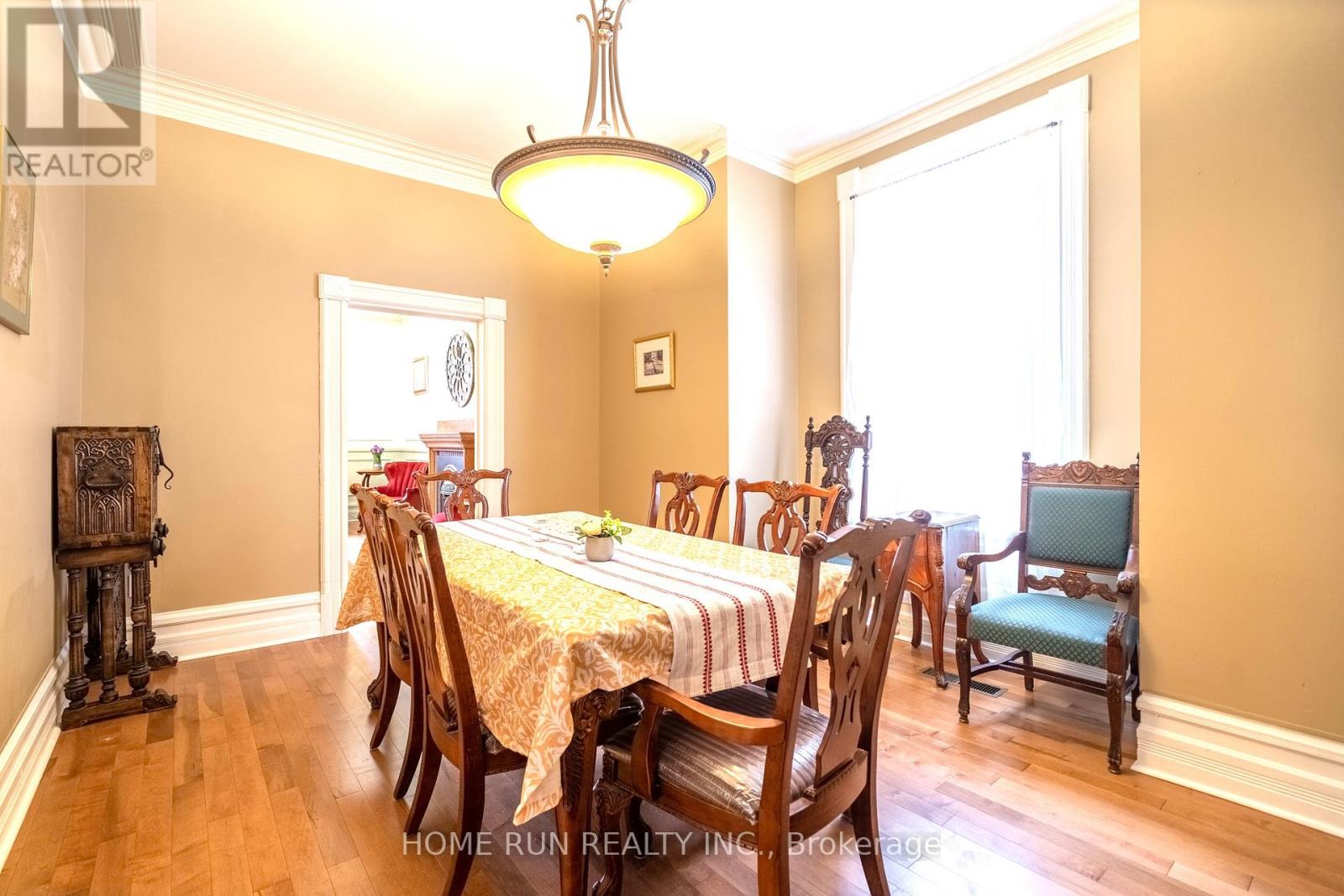 431 GILMOUR STREET - 10