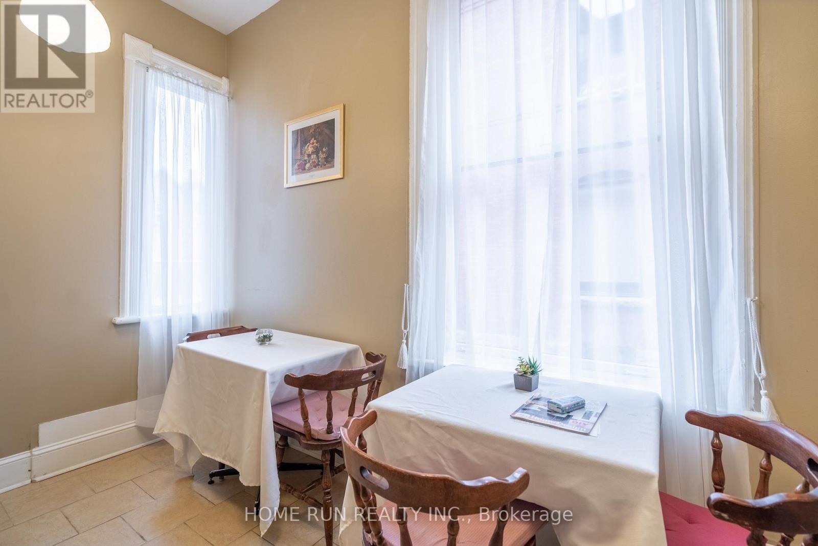 431 GILMOUR STREET - 14
