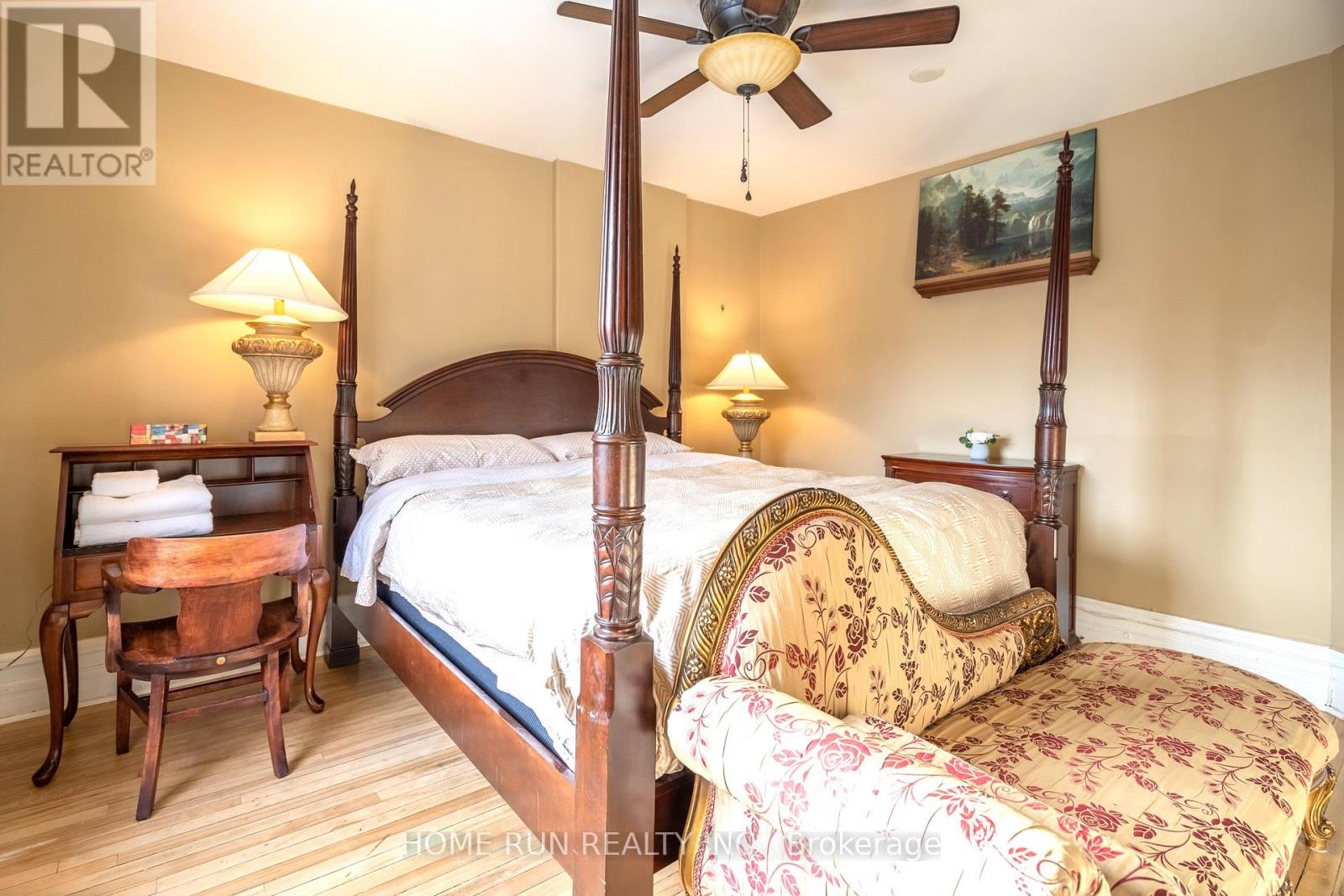 431 GILMOUR STREET - 17