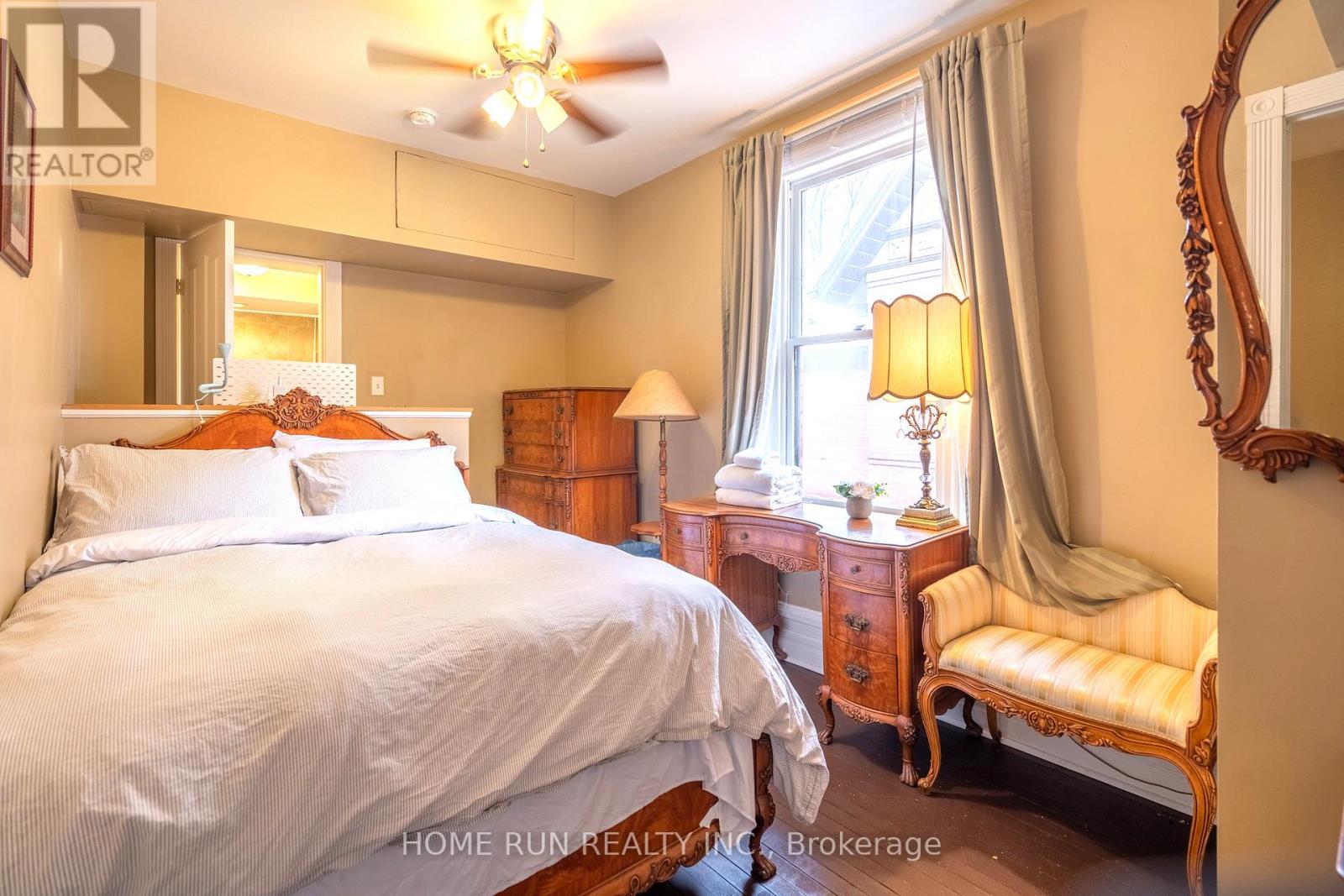 431 GILMOUR STREET - 20
