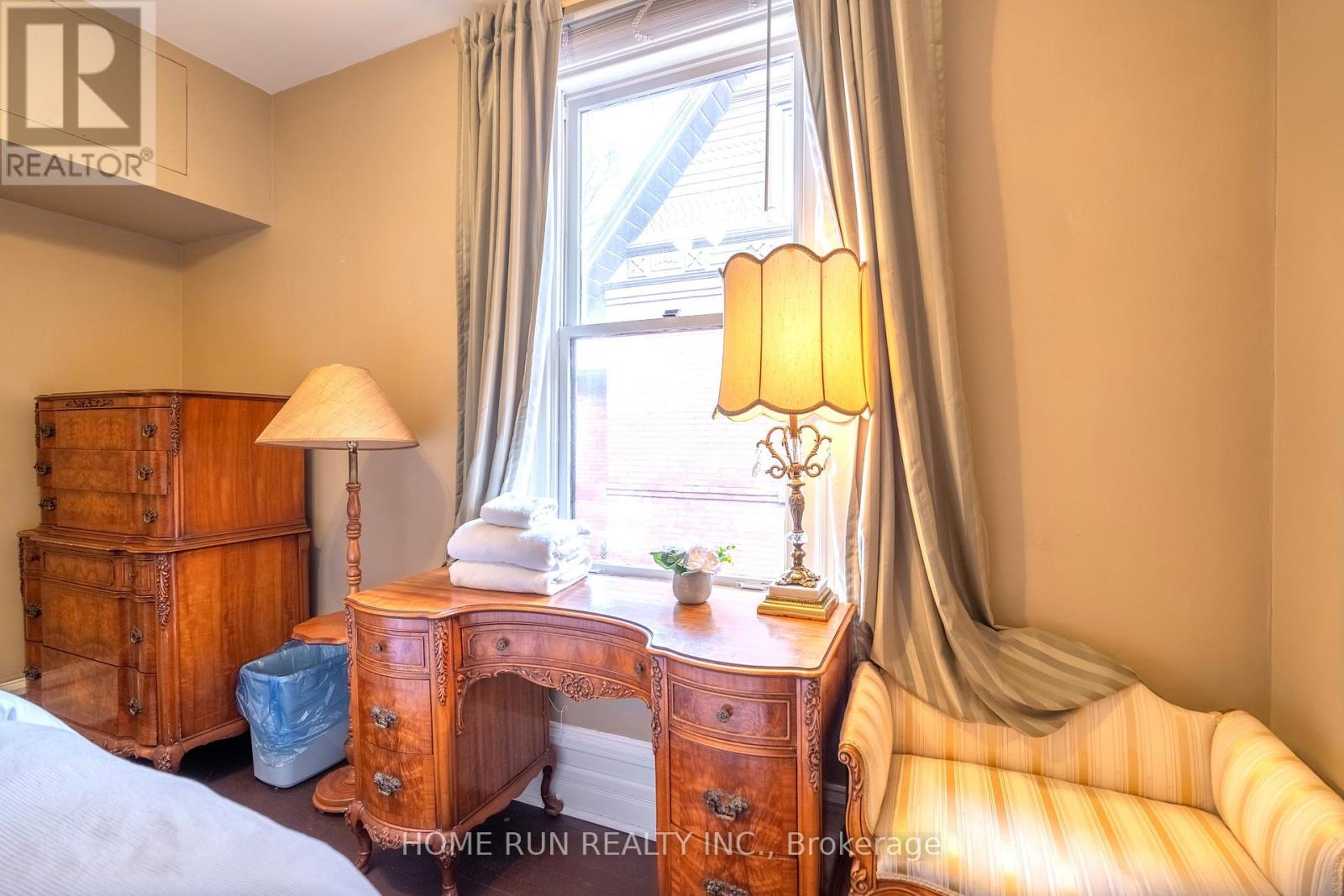431 GILMOUR STREET - 21
