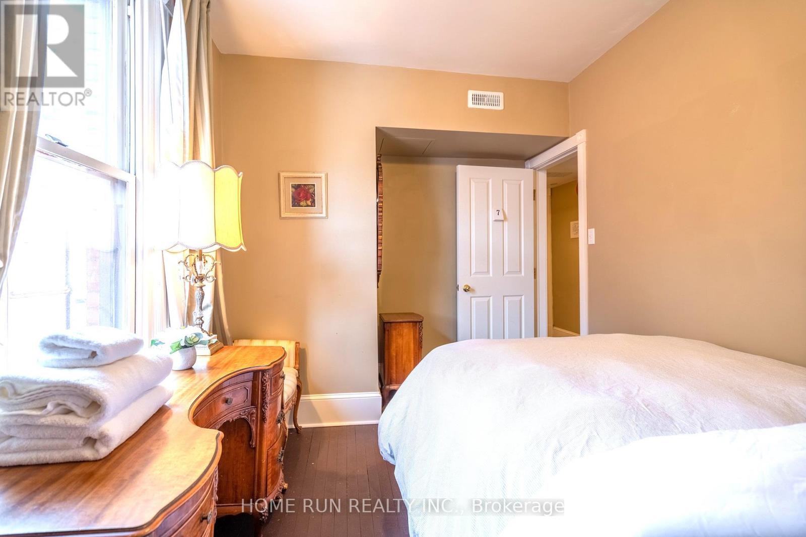 431 GILMOUR STREET - 24