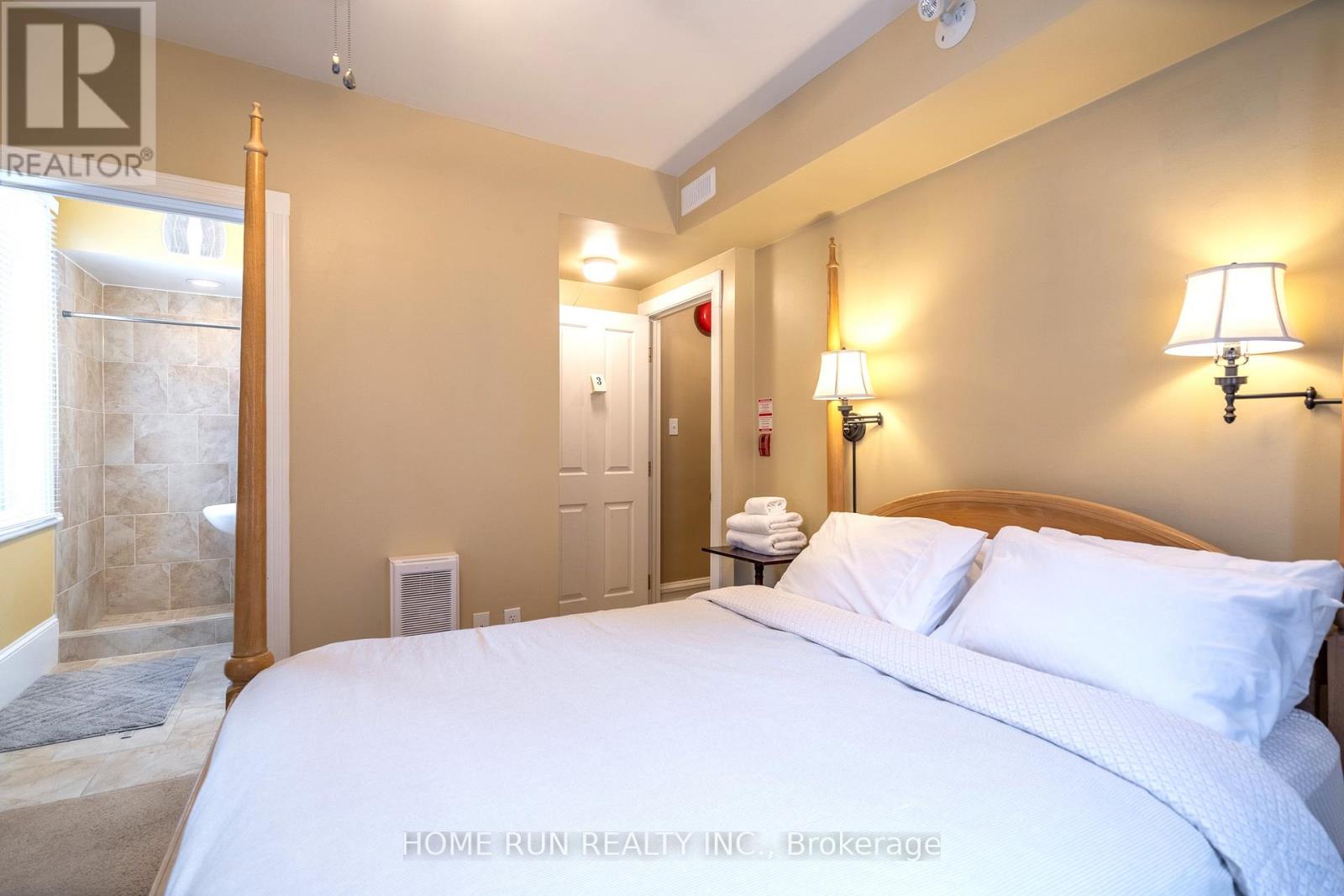 431 GILMOUR STREET - 31
