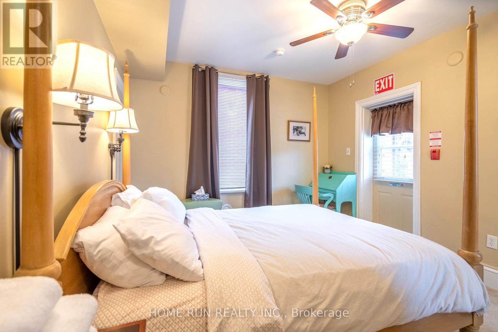 431 GILMOUR STREET - 32