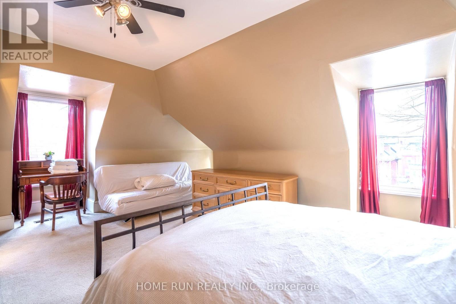 431 GILMOUR STREET - 35