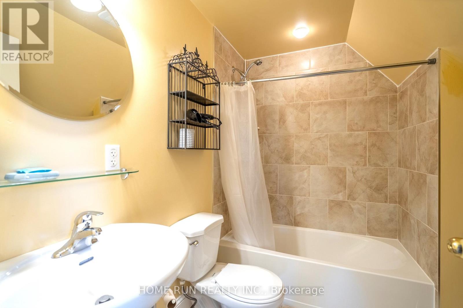 431 GILMOUR STREET - 36