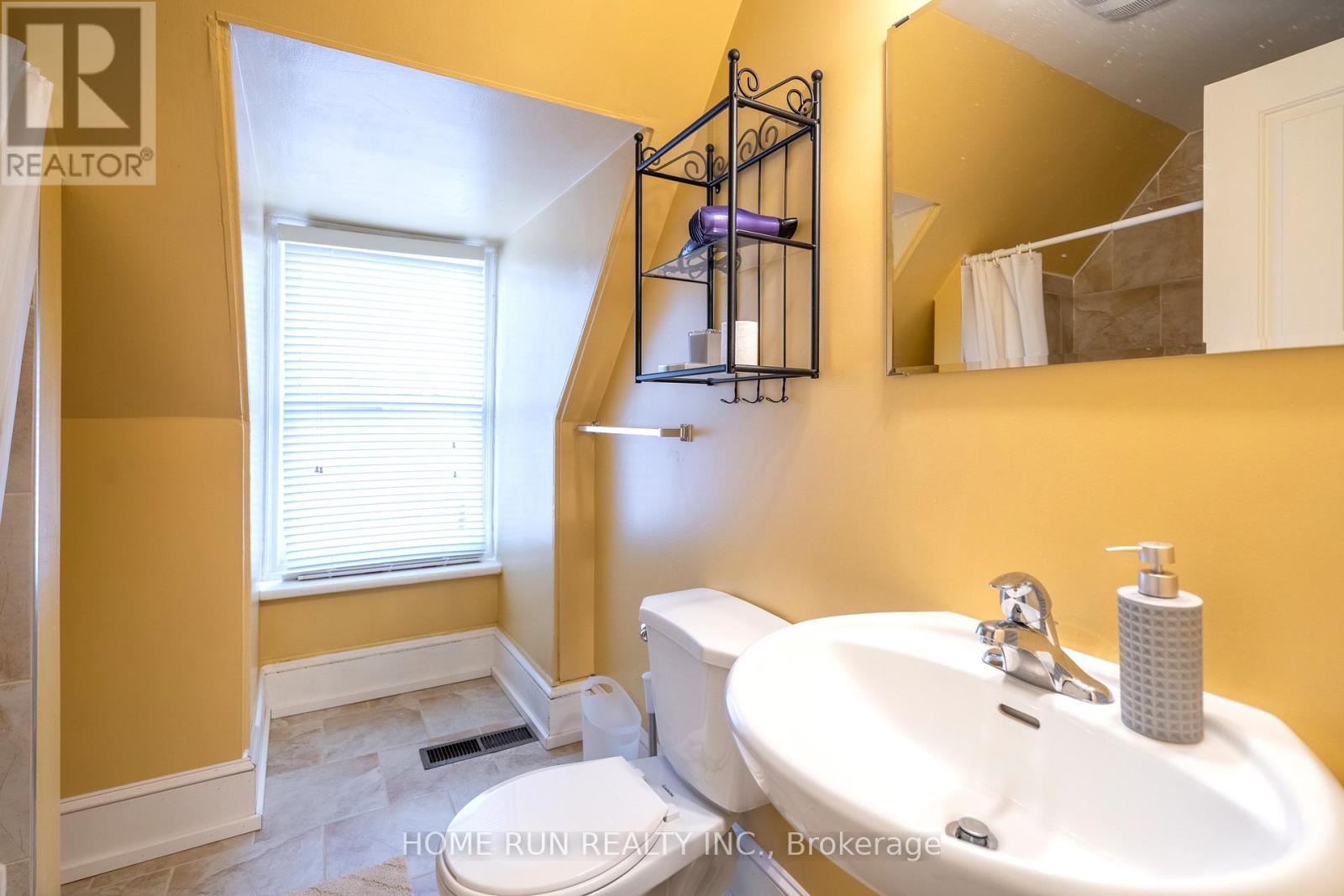 431 GILMOUR STREET - 38
