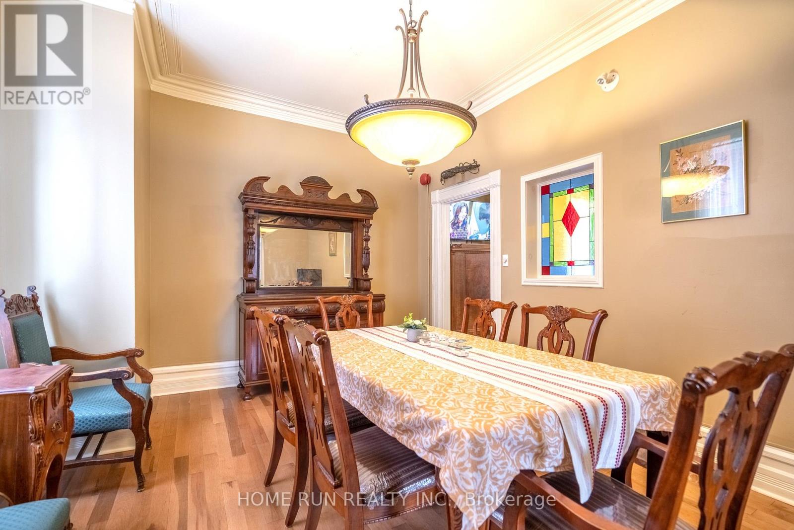 431 GILMOUR STREET - 9