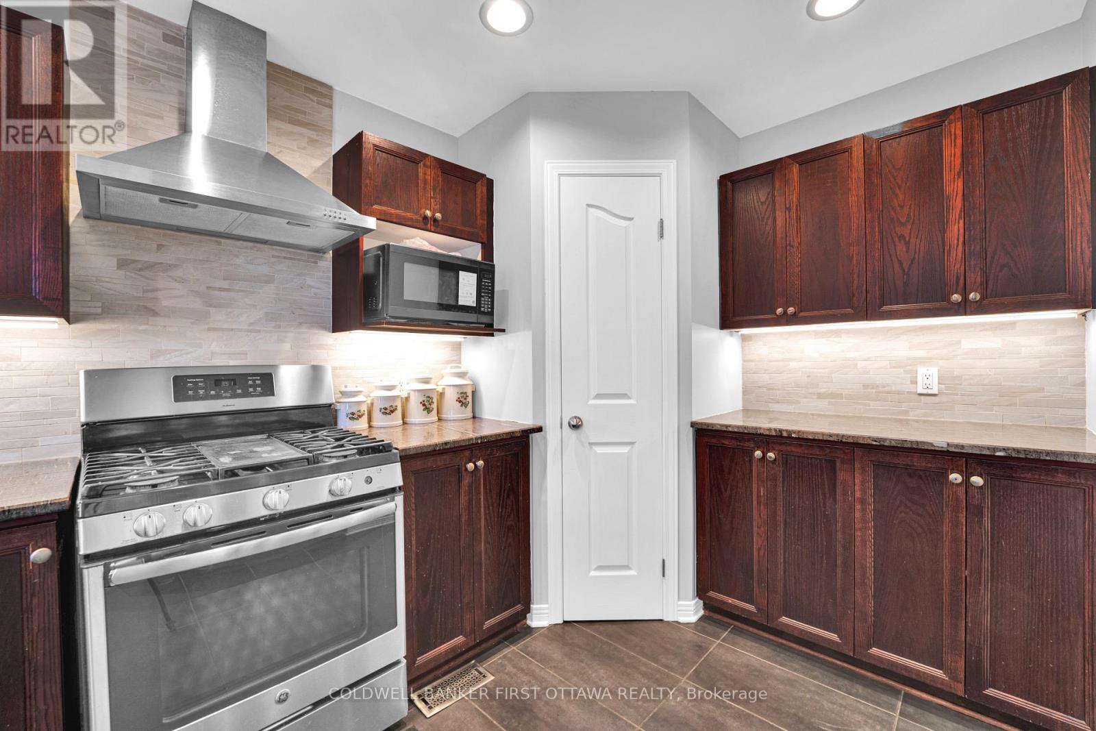 937 MARKWICK CRESCENT - 14