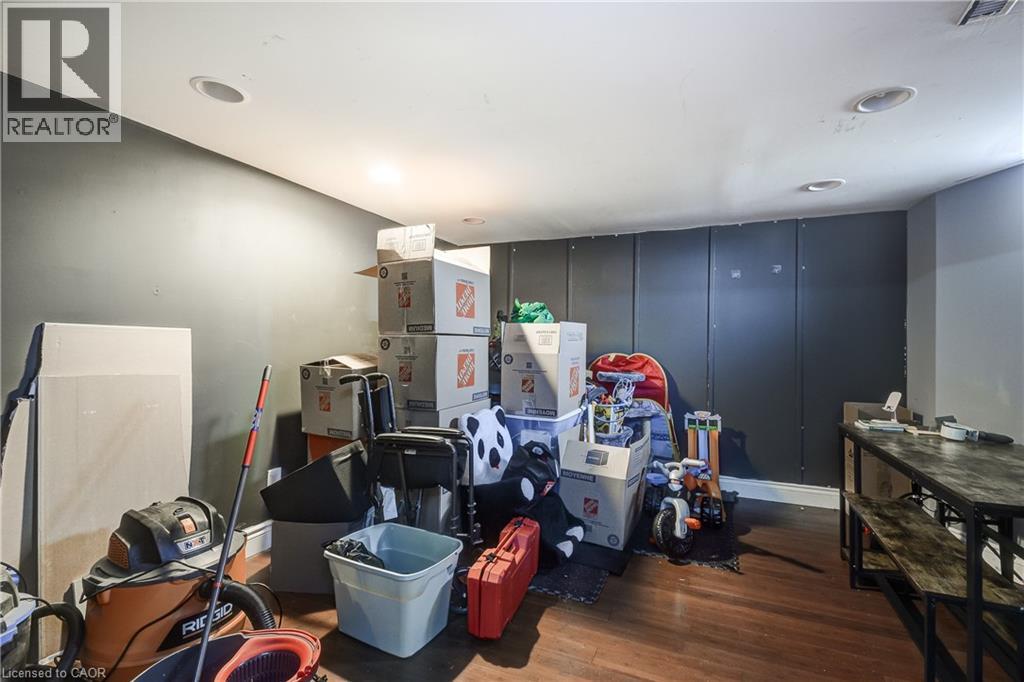3 WATERFORD Crescent - 36