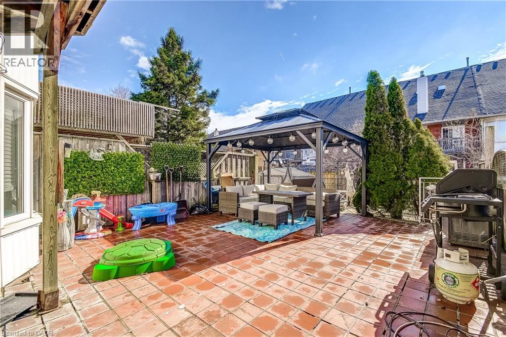 3 WATERFORD Crescent - 38