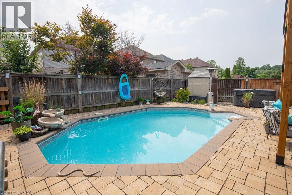 15 MEADOWBANK Drive - 32